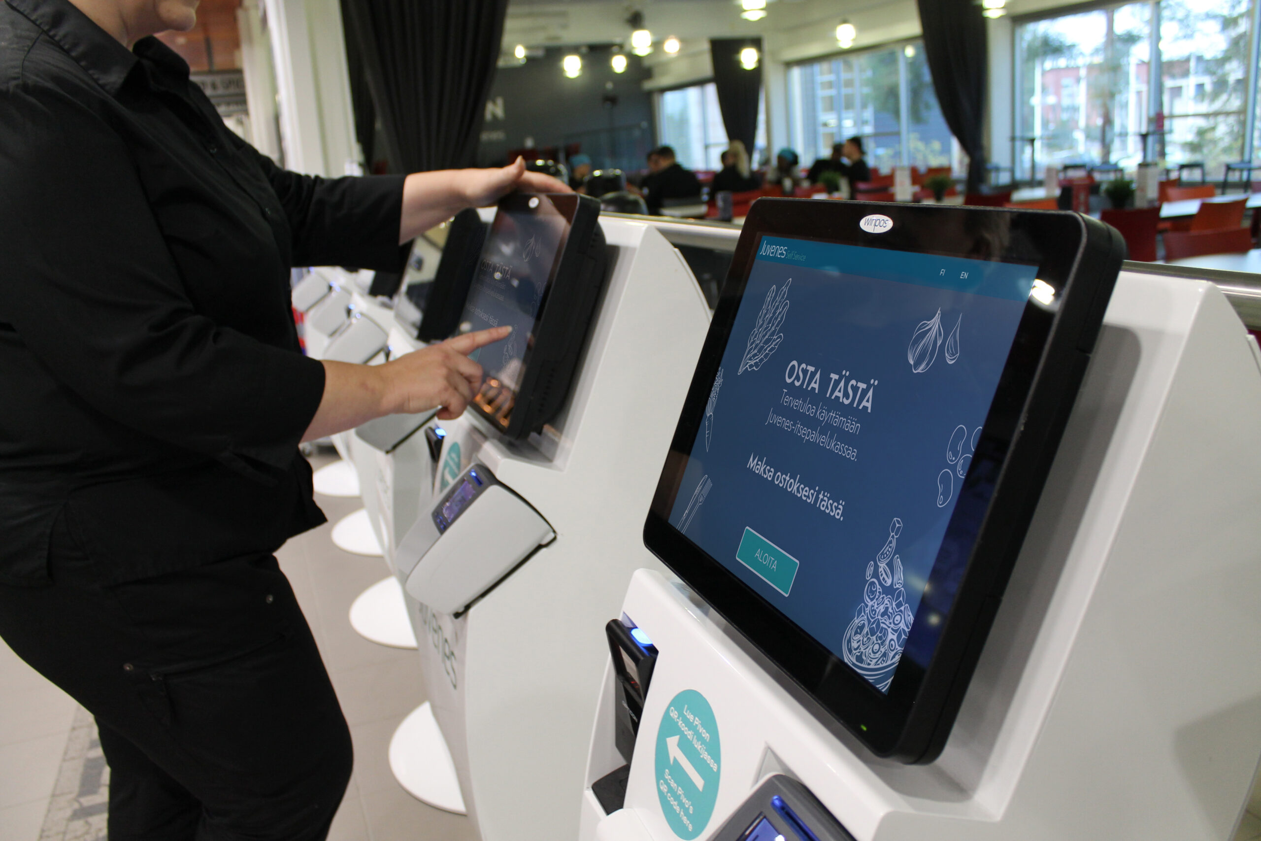 Lounasravintolan itsepalvelukassa